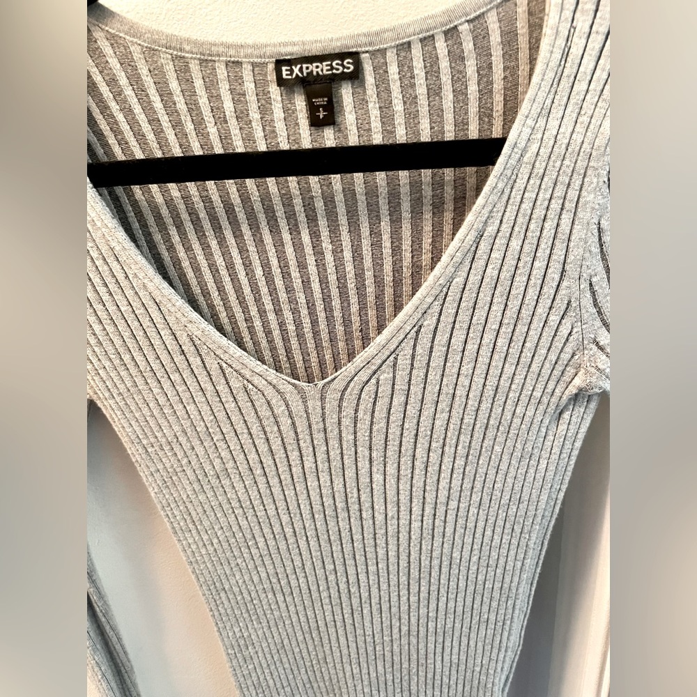 Express Gray Ribbed V-Neck Sweater - Picture 3 of 3